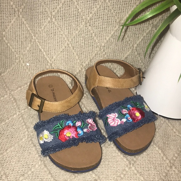 Bear paw Brand new size 13 kids/girls each - Picture 2 of 5